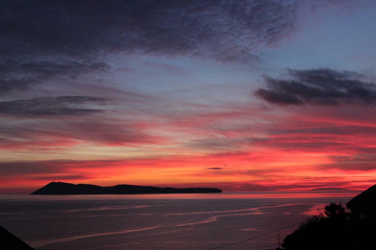 Villa Kala Komiža Buitenkant foto
